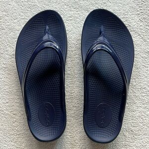 Oofos Oolala Sandals. Navy. Size Women’s 10 (EU 41).